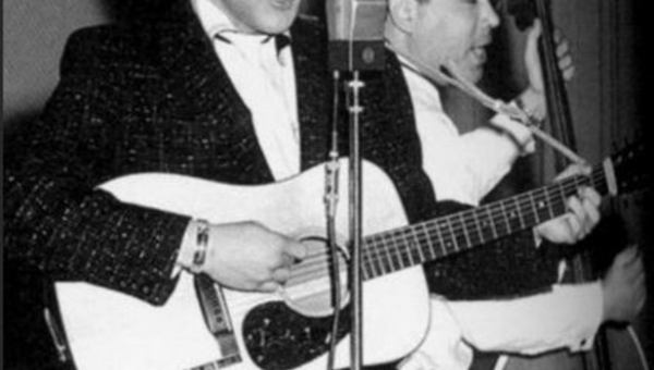 Asta record per la chitarra acustica di Elvis: venduta per oltre 1 milione di dollari