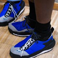 Sacai annuncia l'uscita della nuova sneaker Nike e gli sneakerhead impazziscono